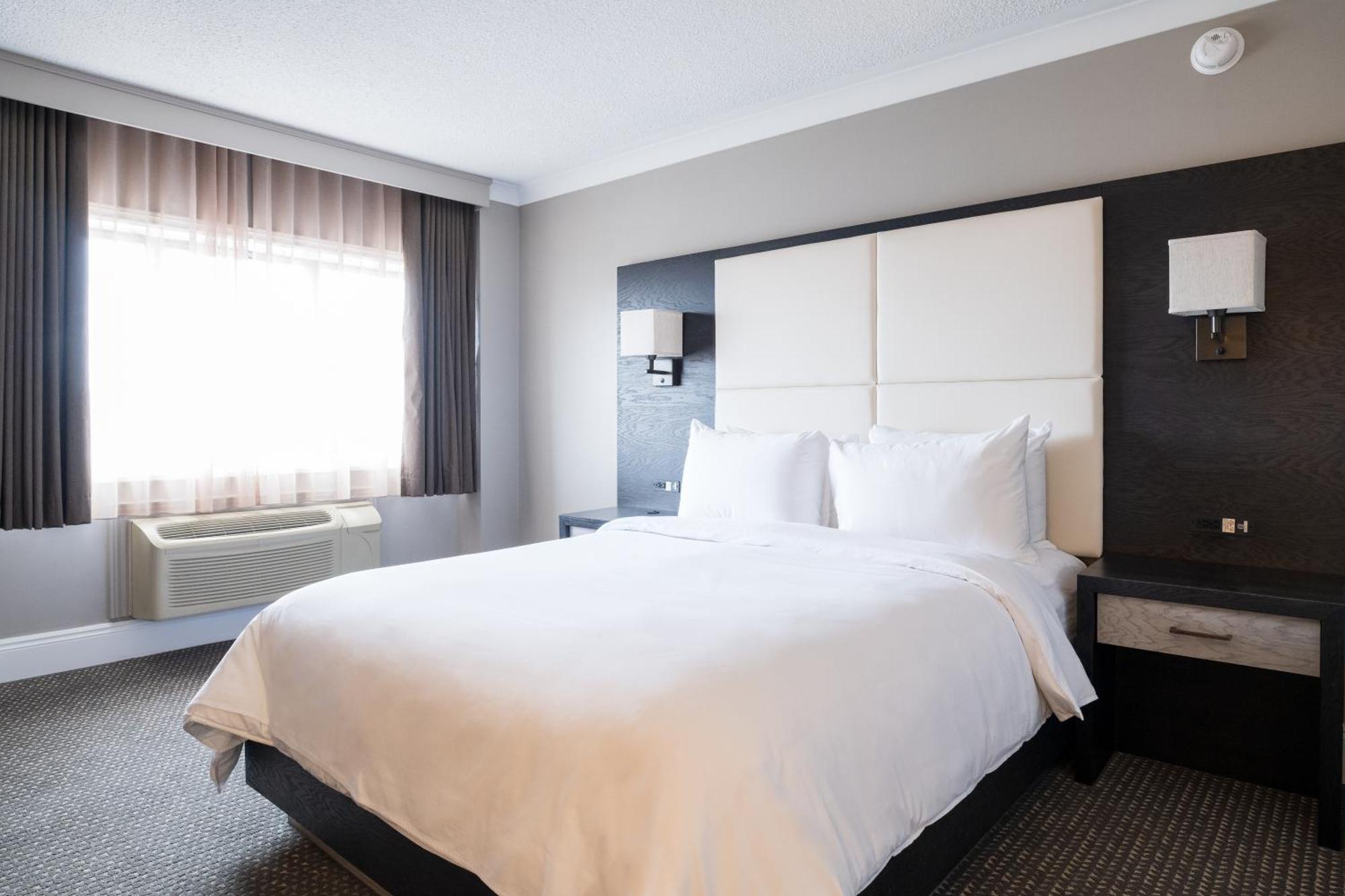 Crowne Plaza Hotel Moncton Downtown By Ihg Екстериор снимка